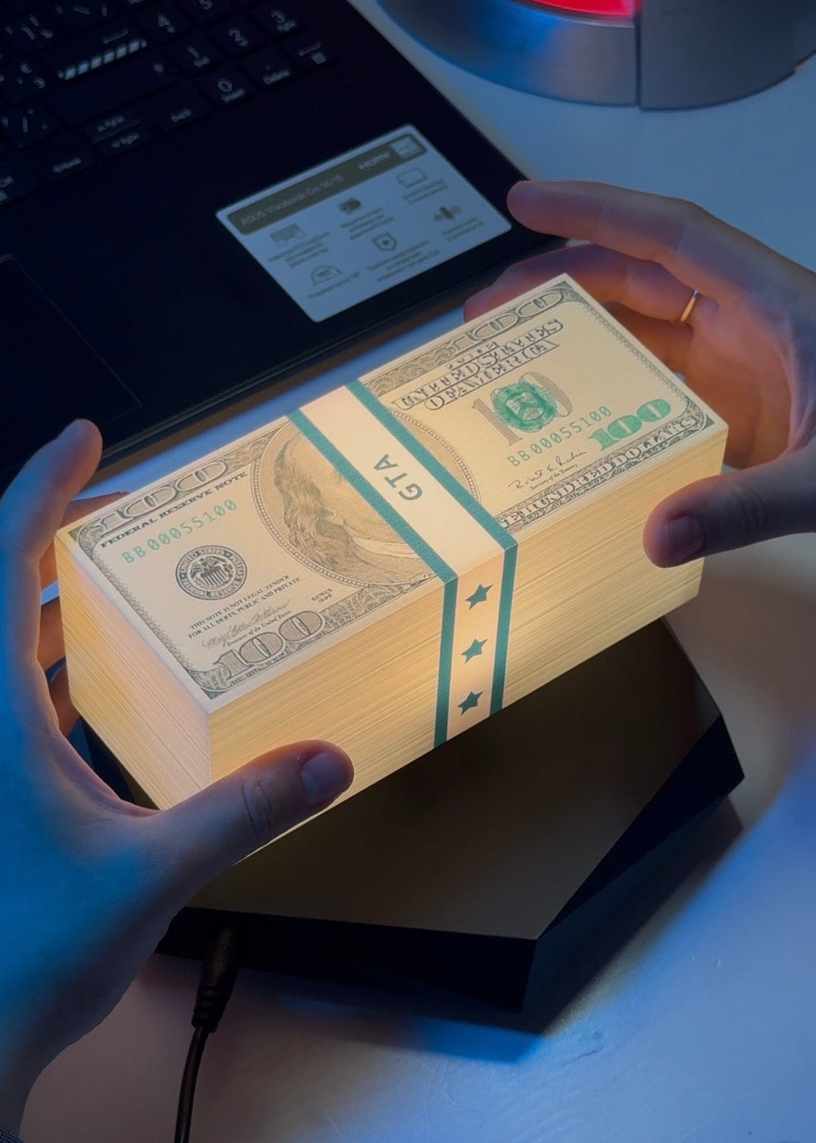 Floating Cash Lamp